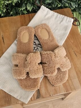 Hermes Camel Shearling Oran Slide Slippers - Women's